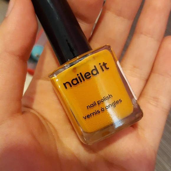 Jewellery and nail polish - Picture 3 of 6